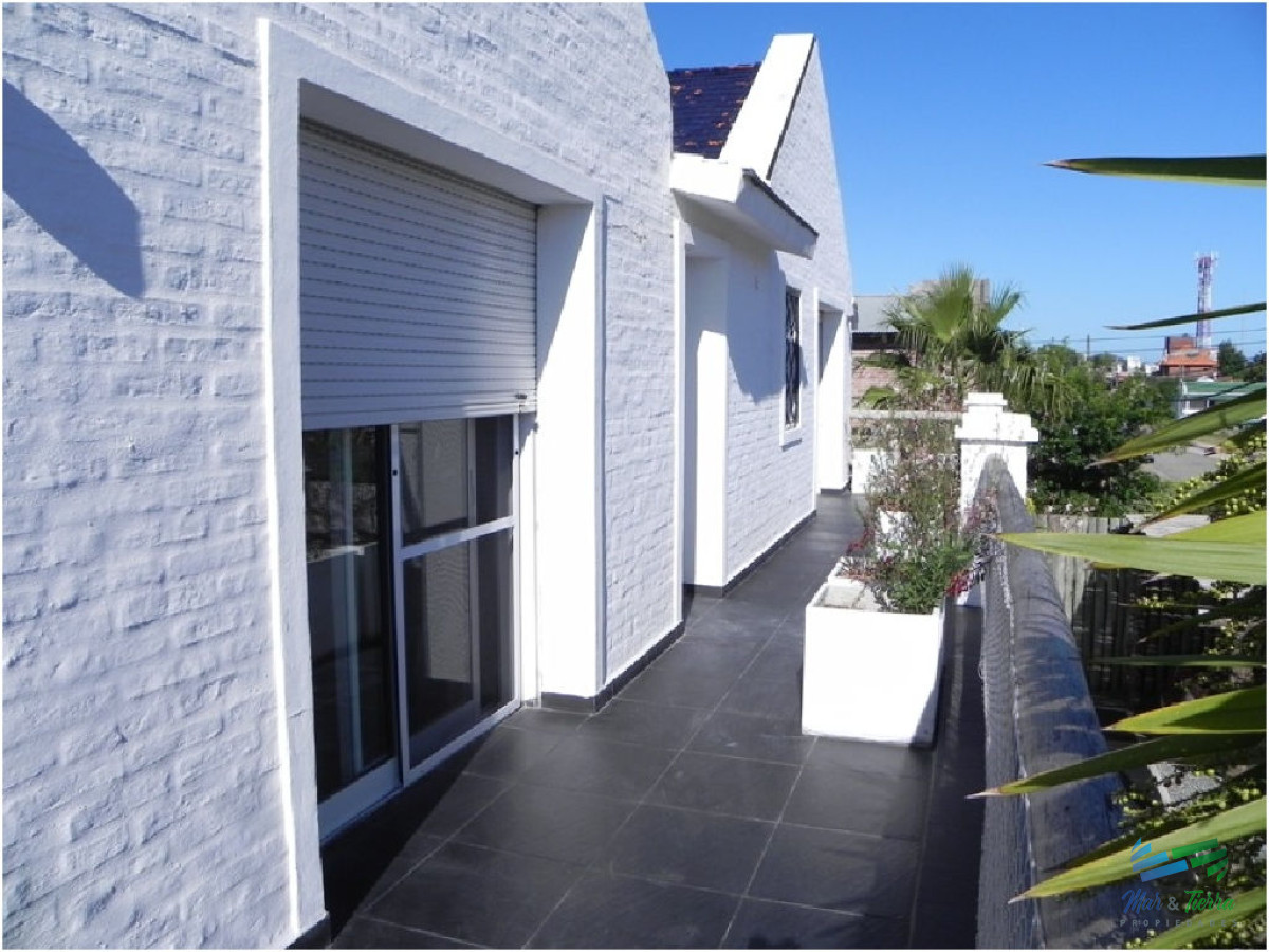 Casa ID.5236 - En venta casa 4 dormitorios con piscina, la Barra, Punta del Este