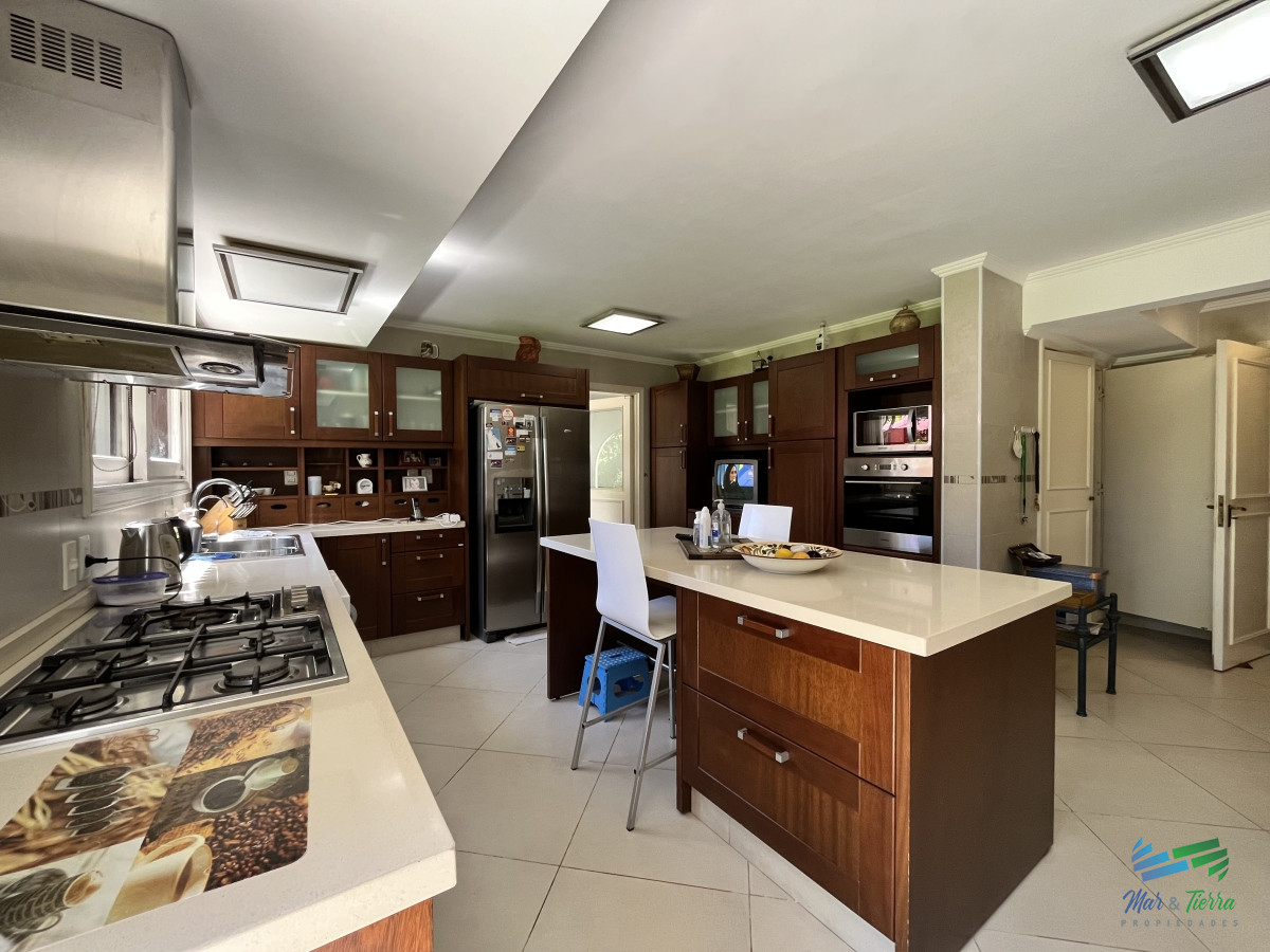 Casa ID.5306 - Excelente Residencia en venta, Lugano - Punta del este 