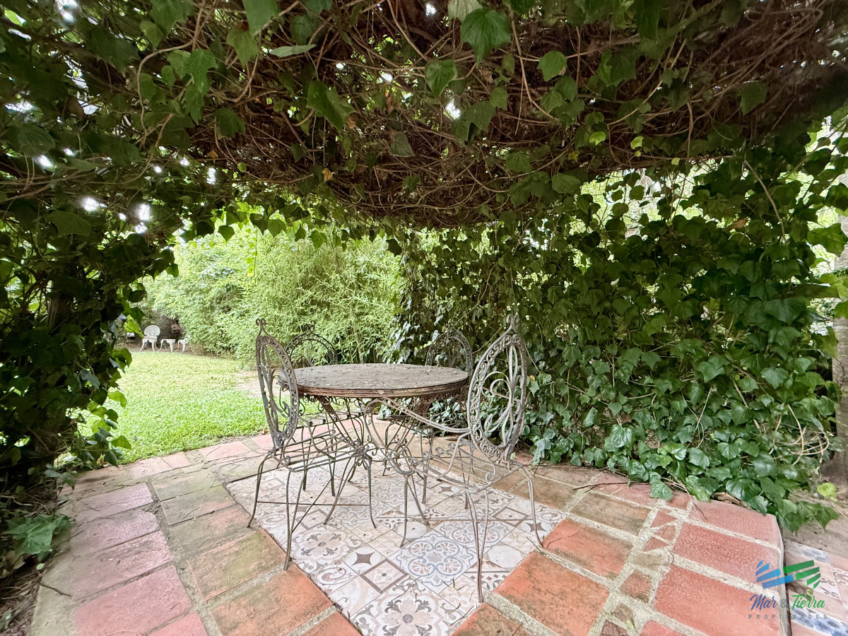 Casa ID.5141 - En venta casa 4 dormitorios con piscina en Pinares, Punta del Este