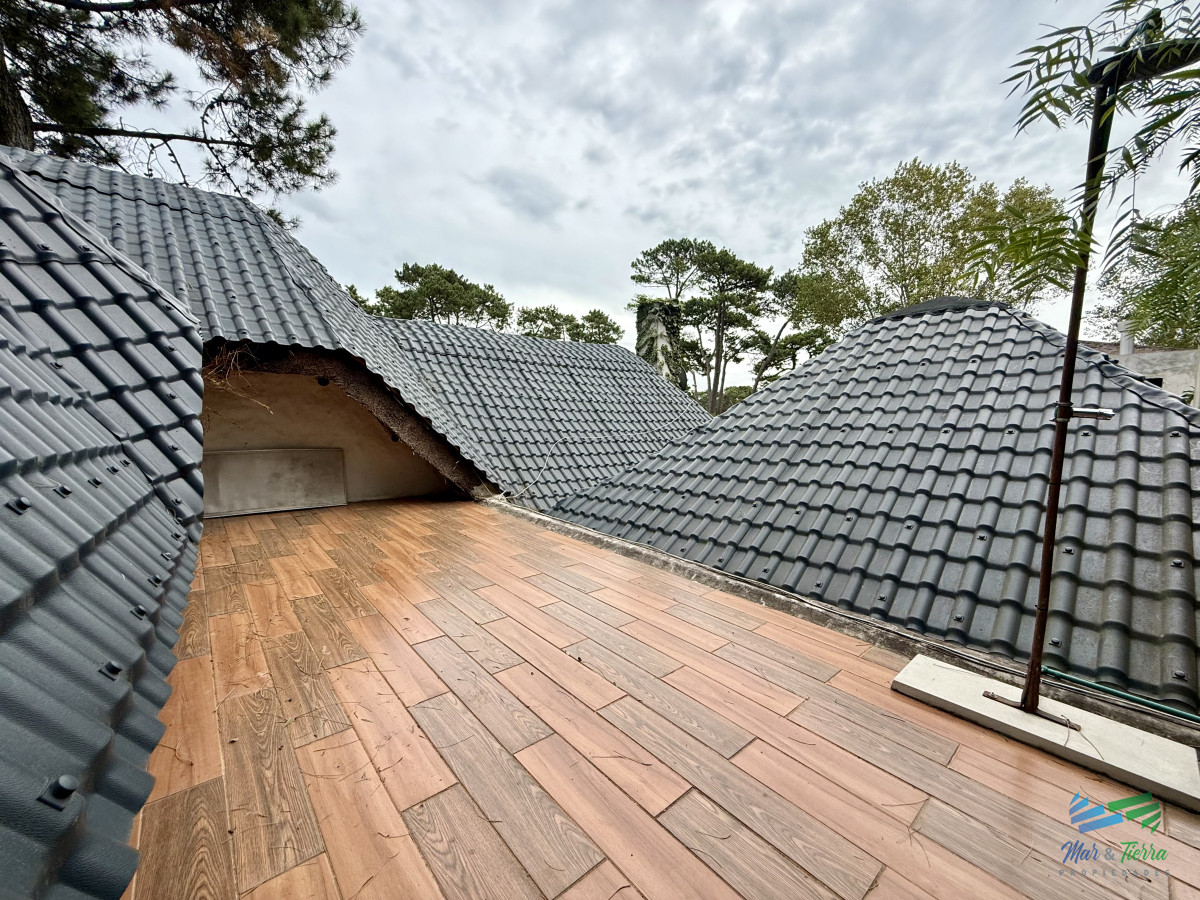 Casa ID.5141 - En venta casa 4 dormitorios con piscina en Pinares, Punta del Este