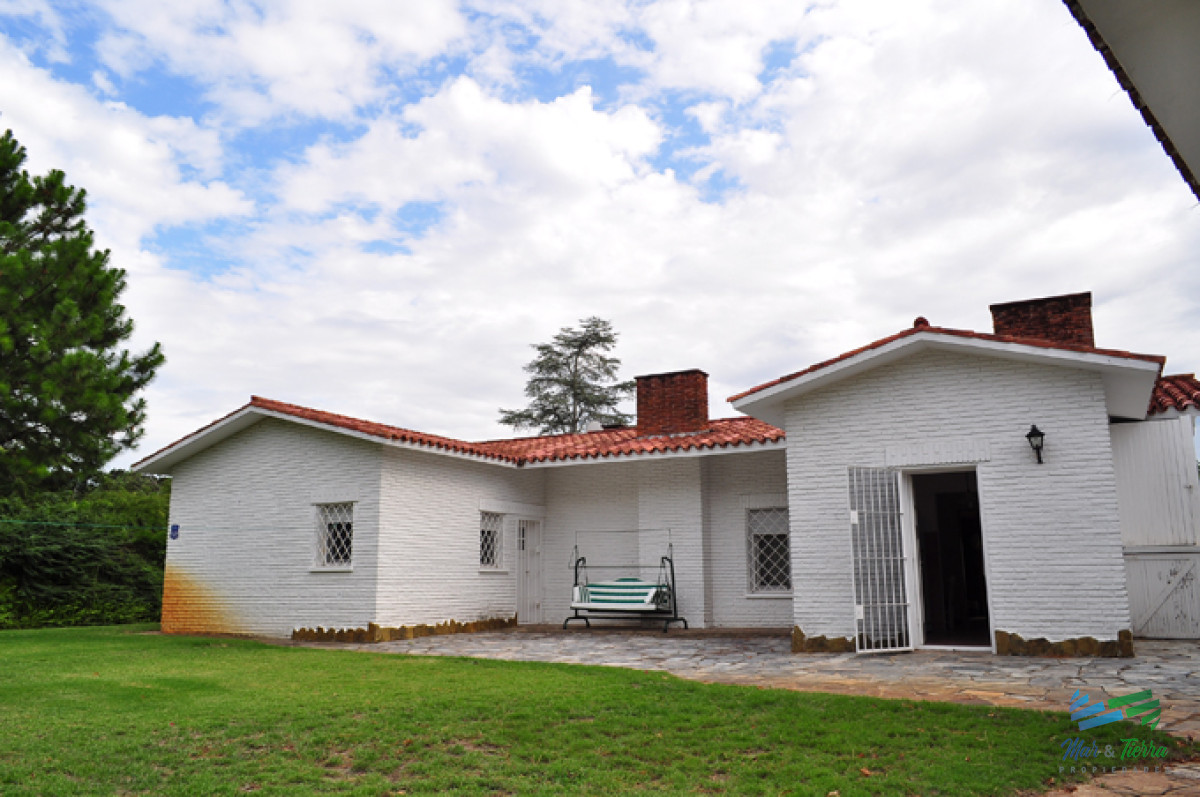 Casa ID.5708 - En venta Casa 3 dormitorios con buen terreno en Cantegril, Punta del Este