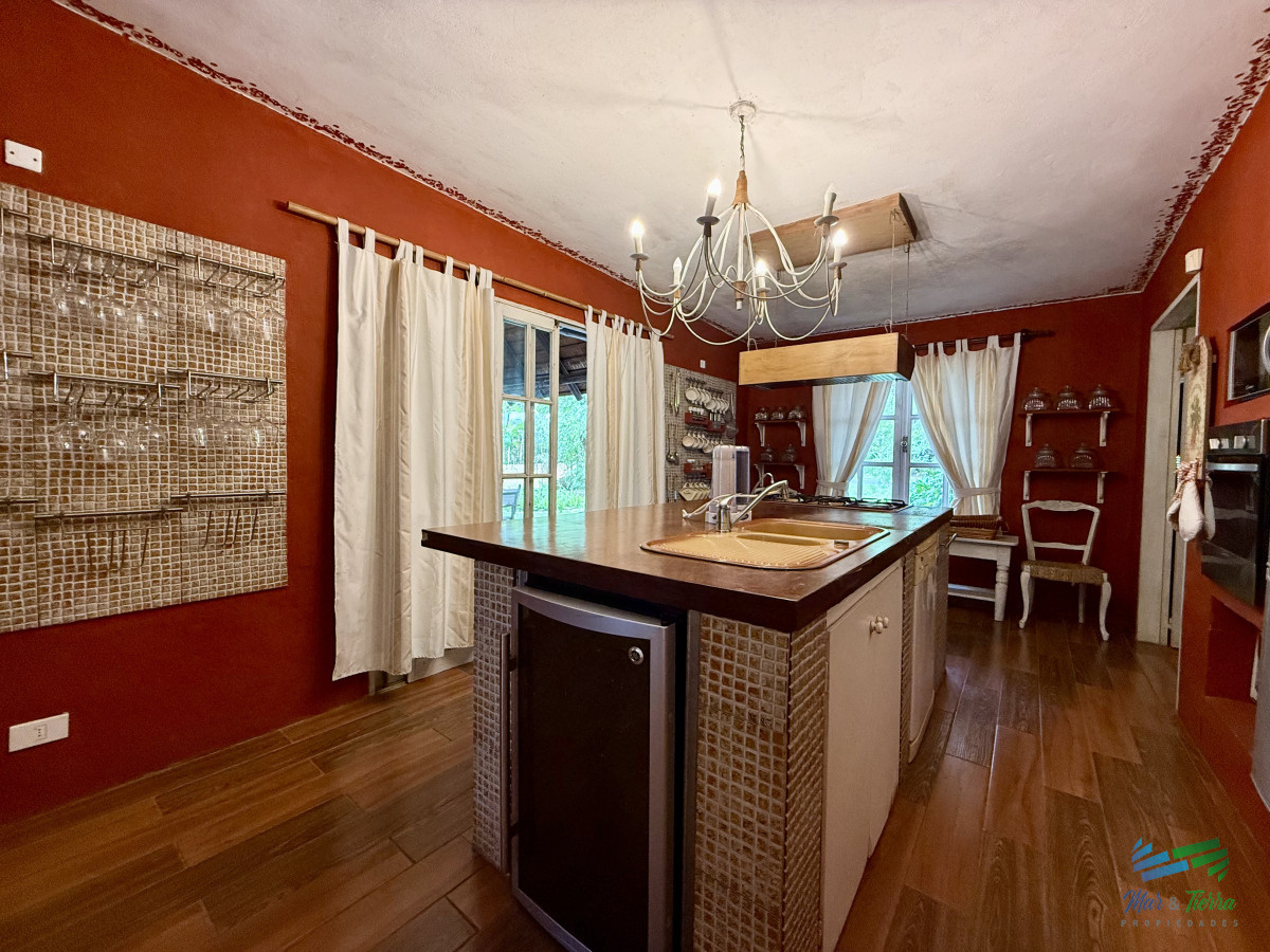 Casa ID.5141 - En venta casa 4 dormitorios con piscina en Pinares, Punta del Este