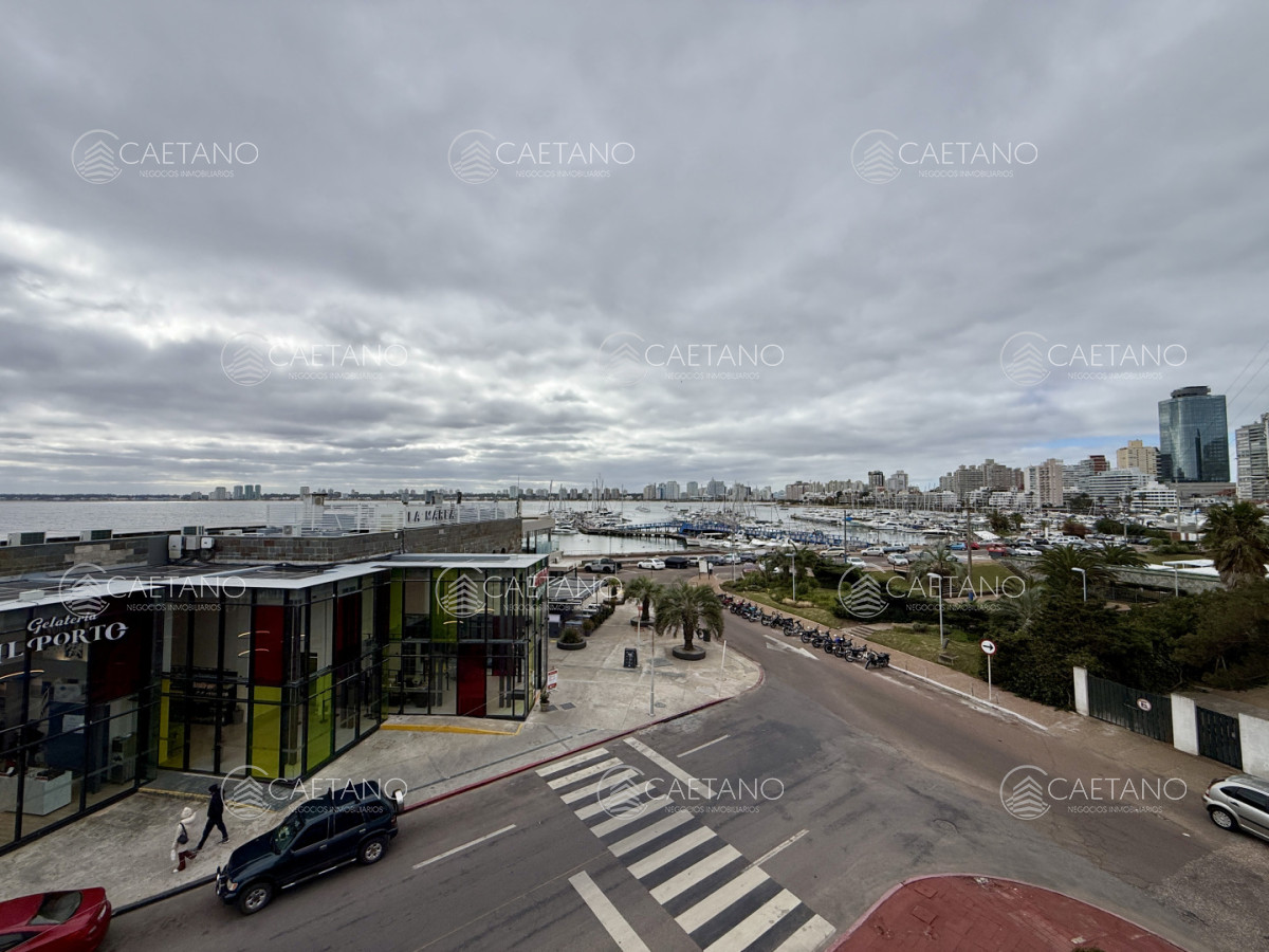 Apartamento en venta en Edificio Dársena frente al puerto de Punta del este - DMC17091A