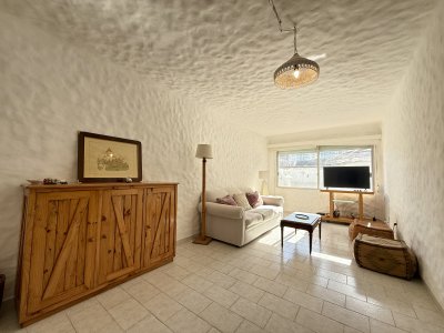 Apartamento en venta – Edificio Simón Bolívar, Punta del Este