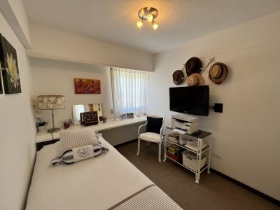 Aparatmento en venta  en Peninsula vista al PUerto de Punta del Este - ALF5838A