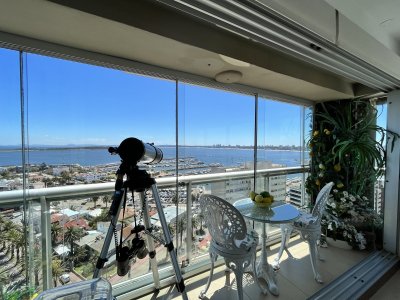 Aparatmento en venta  en Peninsula vista al PUerto de Punta del Este - ALF5838A