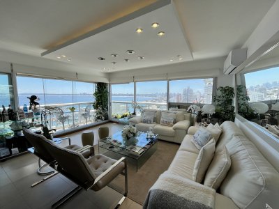 Aparatmento en venta  en Peninsula vista al PUerto de Punta del Este - ALF5838A