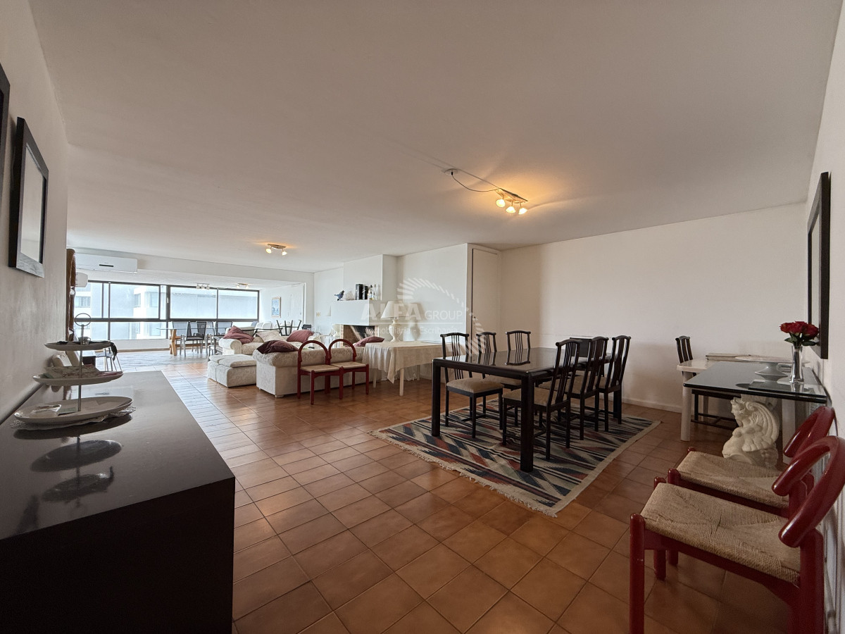 Apartamento ID.6603 - Garden Tower Punta del Este, APTO en venta de 4 dormitorios !! 