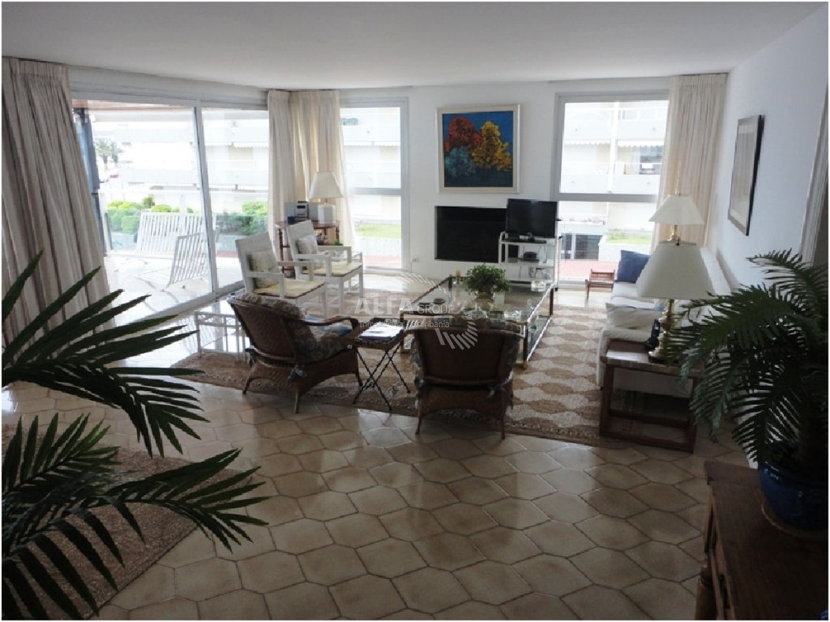 Apartamento ID.6655 - Apartamento en Venta – Edificio Brioni, Punta del Este