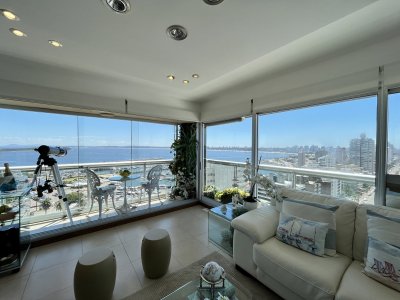 Aparatmento en venta  en Peninsula vista al PUerto de Punta del Este