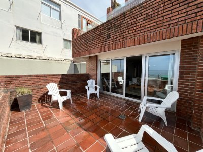 Excelente propiedad en primera linea de playa brava  - COL8447A