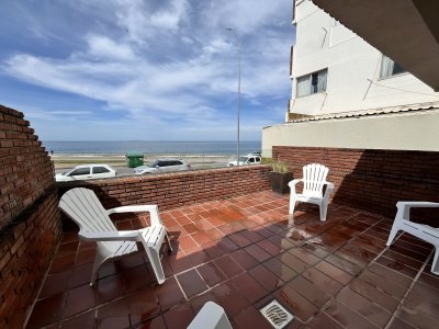 Excelente propiedad en primera linea de playa brava  - COL8447A