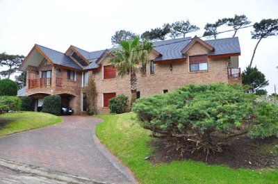 Casa en Mansa, 7 dormitorios a pasos del mar