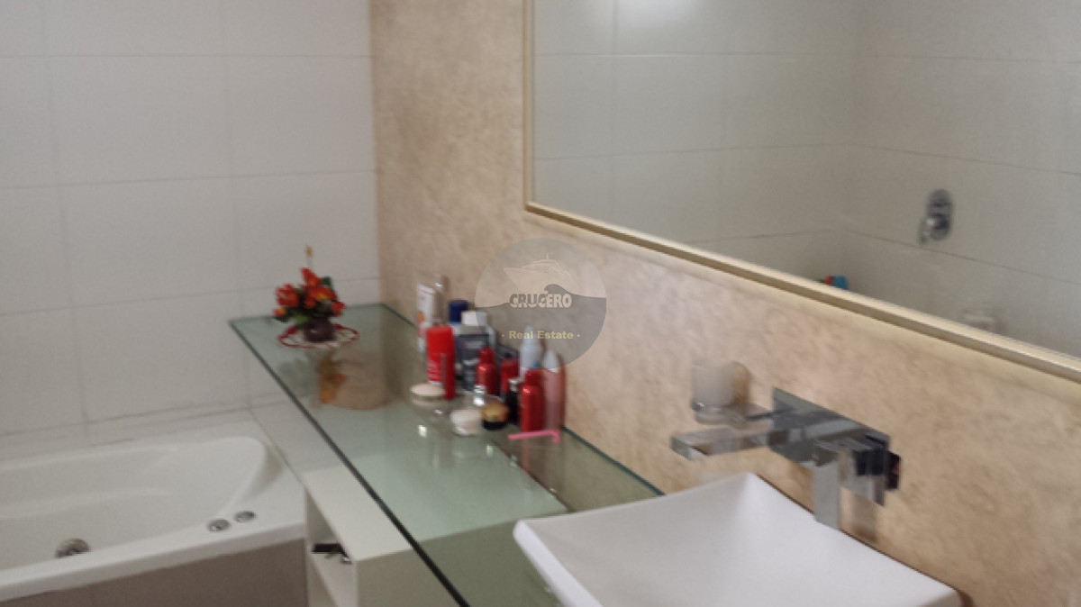 Casa ID.5798 - CASA EN VENTA EN LA MANSA DE 5 DORMITORIOS