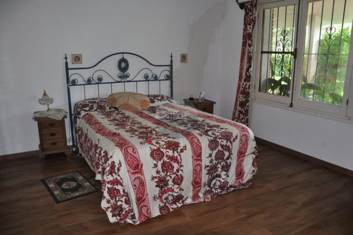 Casa ID.5798 - CASA EN VENTA EN LA MANSA DE 5 DORMITORIOS