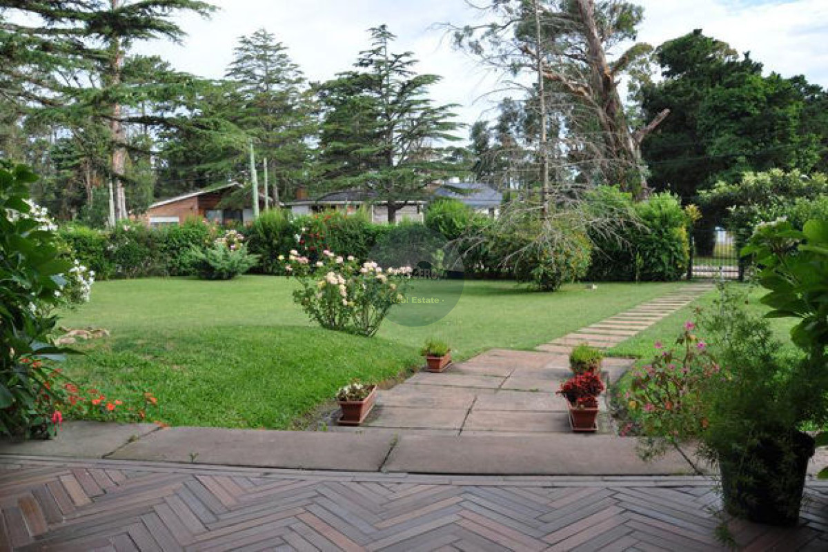 Casa ID.5798 - CASA EN VENTA EN LA MANSA DE 5 DORMITORIOS