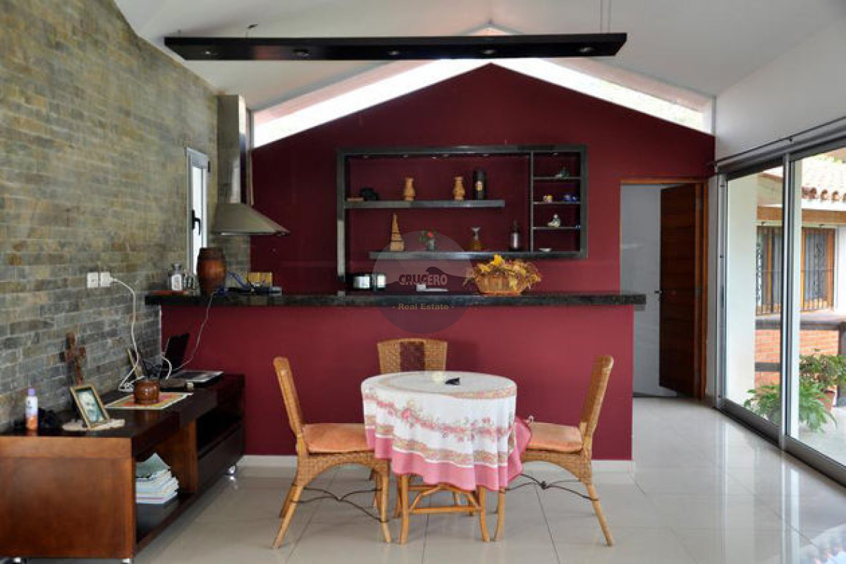 Casa ID.5798 - CASA EN VENTA EN LA MANSA DE 5 DORMITORIOS
