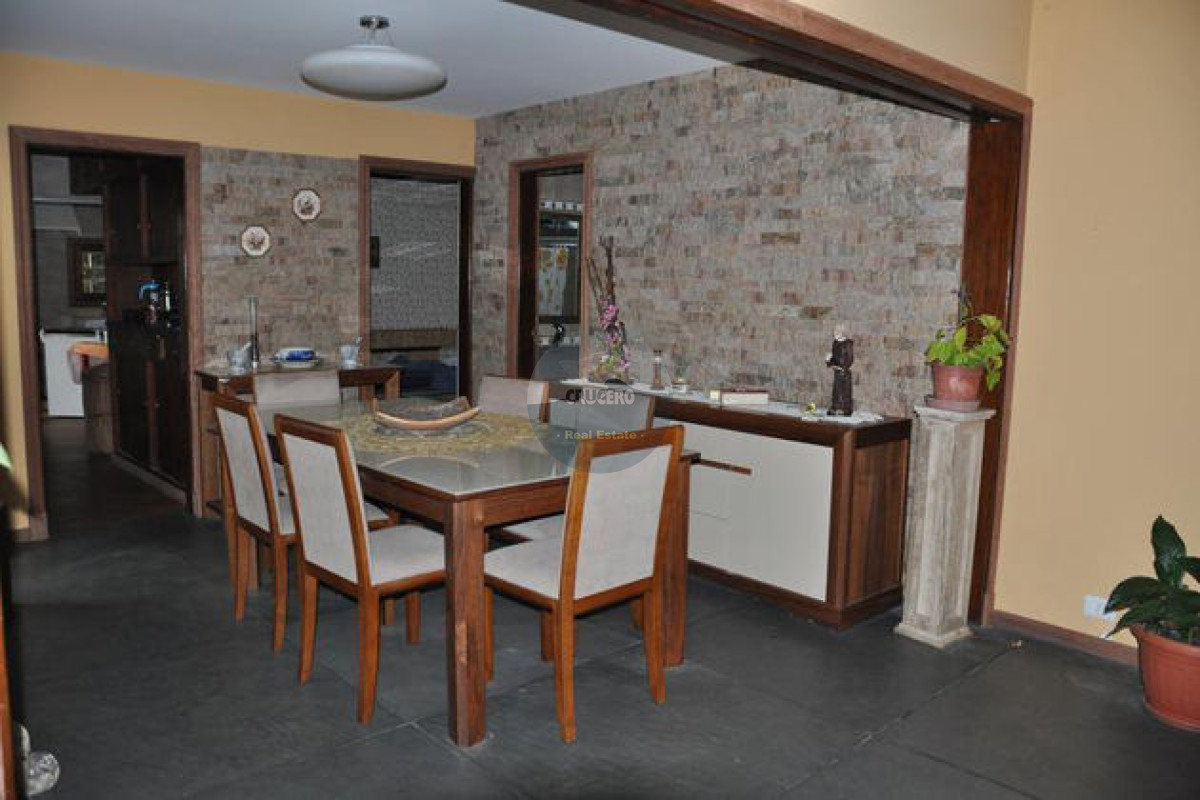 Casa ID.5798 - CASA EN VENTA EN LA MANSA DE 5 DORMITORIOS