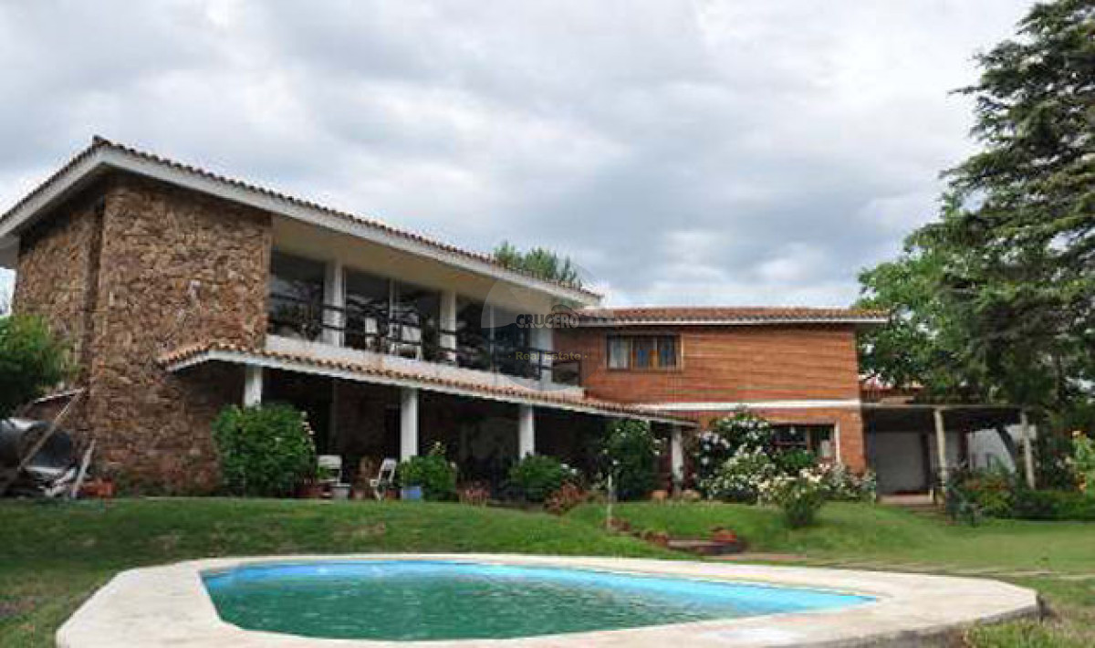 Casa ID.5798 - CASA EN VENTA EN LA MANSA DE 5 DORMITORIOS