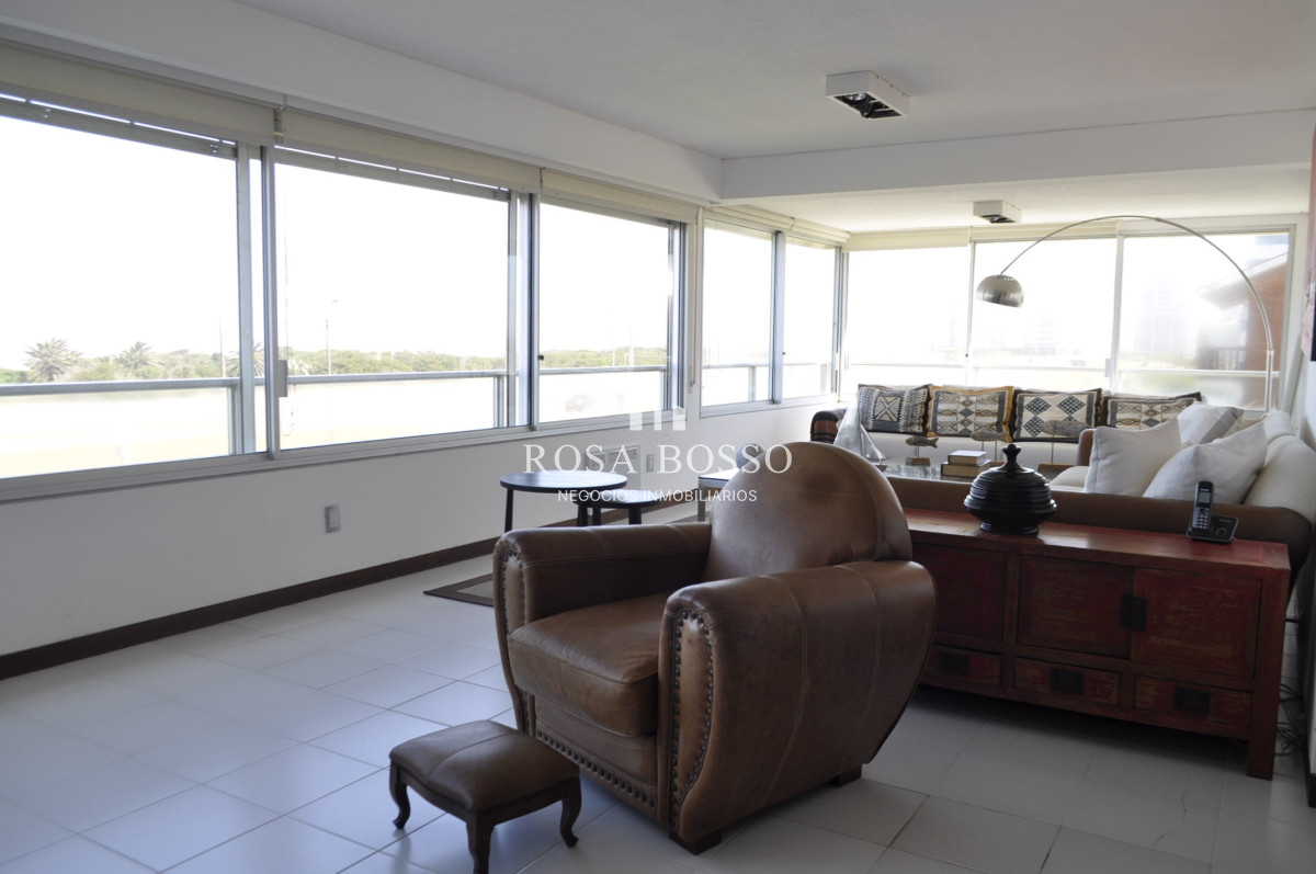 Apartamento ID.8352 - Amplio departamento frente al mar