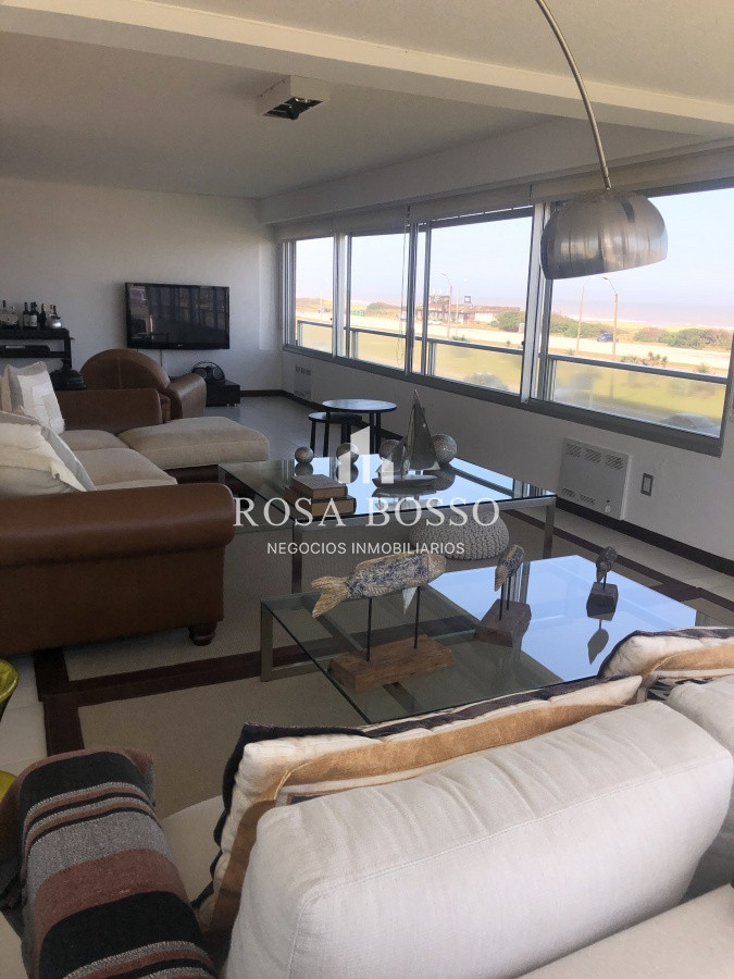 Apartamento ID.8352 - Amplio departamento frente al mar