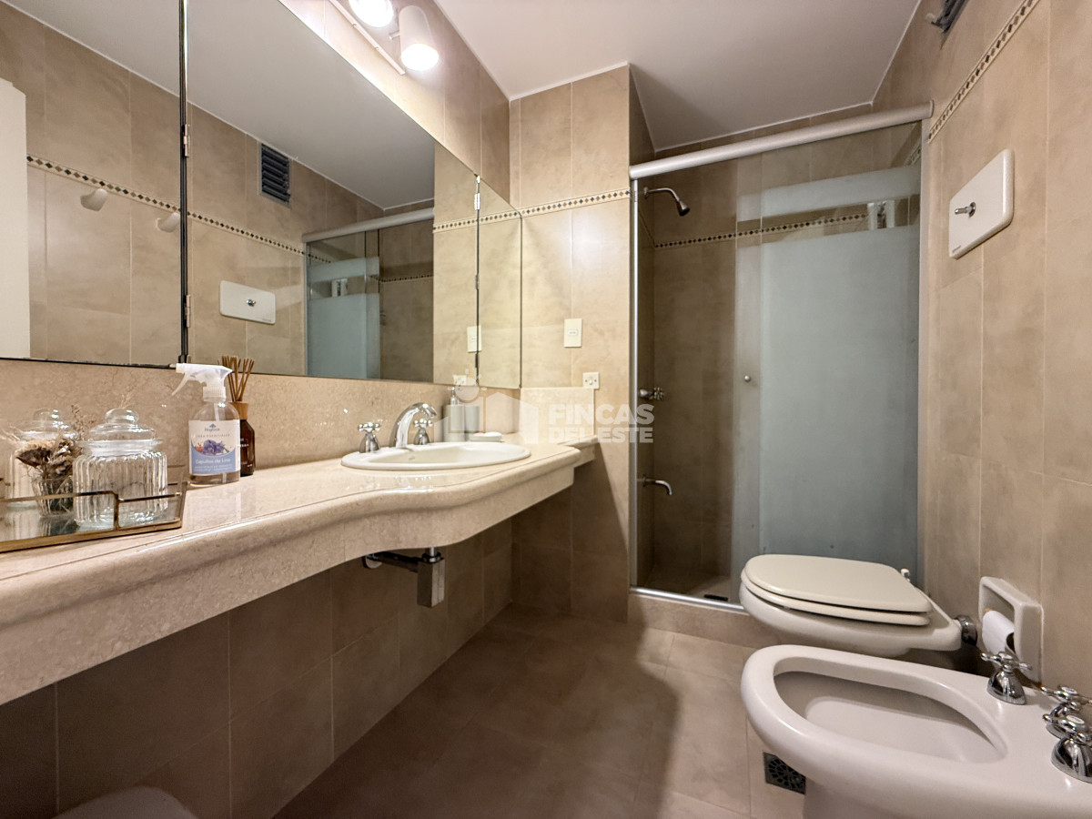 Apartamento ID.2580/-Apartamento-de-3-dormitorios-en-Mansa--Punta-del-Este -  Apartamento de 3 dormitorios en Mansa - Punta del Este