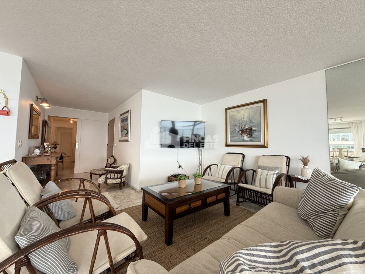 Apartamento ID.2580/-Apartamento-de-3-dormitorios-en-Mansa--Punta-del-Este -  Apartamento de 3 dormitorios en Mansa - Punta del Este