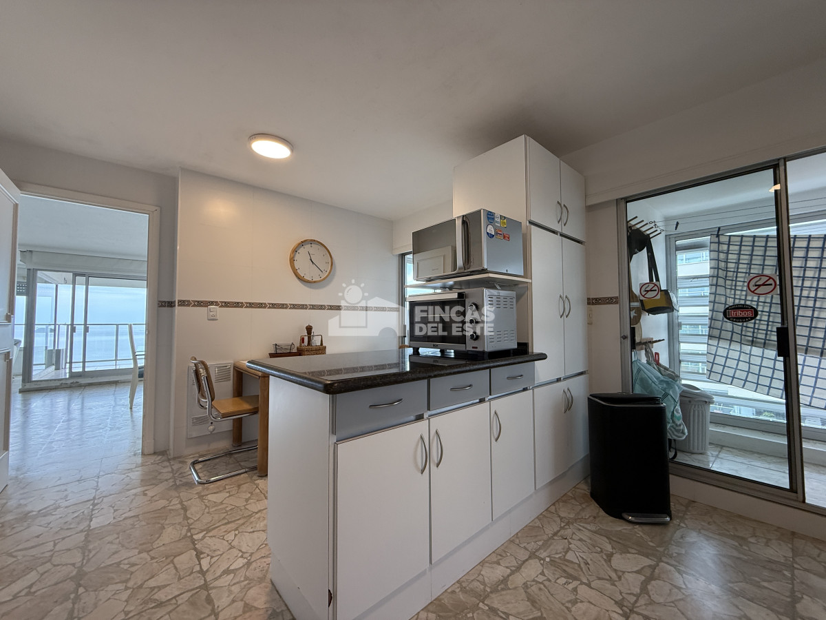 Apartamento ID.2580/-Apartamento-de-3-dormitorios-en-Mansa--Punta-del-Este -  Apartamento de 3 dormitorios en Mansa - Punta del Este