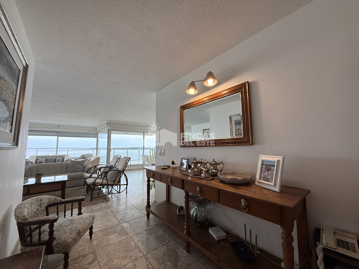 Apartamento ID.2580/-Apartamento-de-3-dormitorios-en-Mansa--Punta-del-Este -  Apartamento de 3 dormitorios en Mansa - Punta del Este