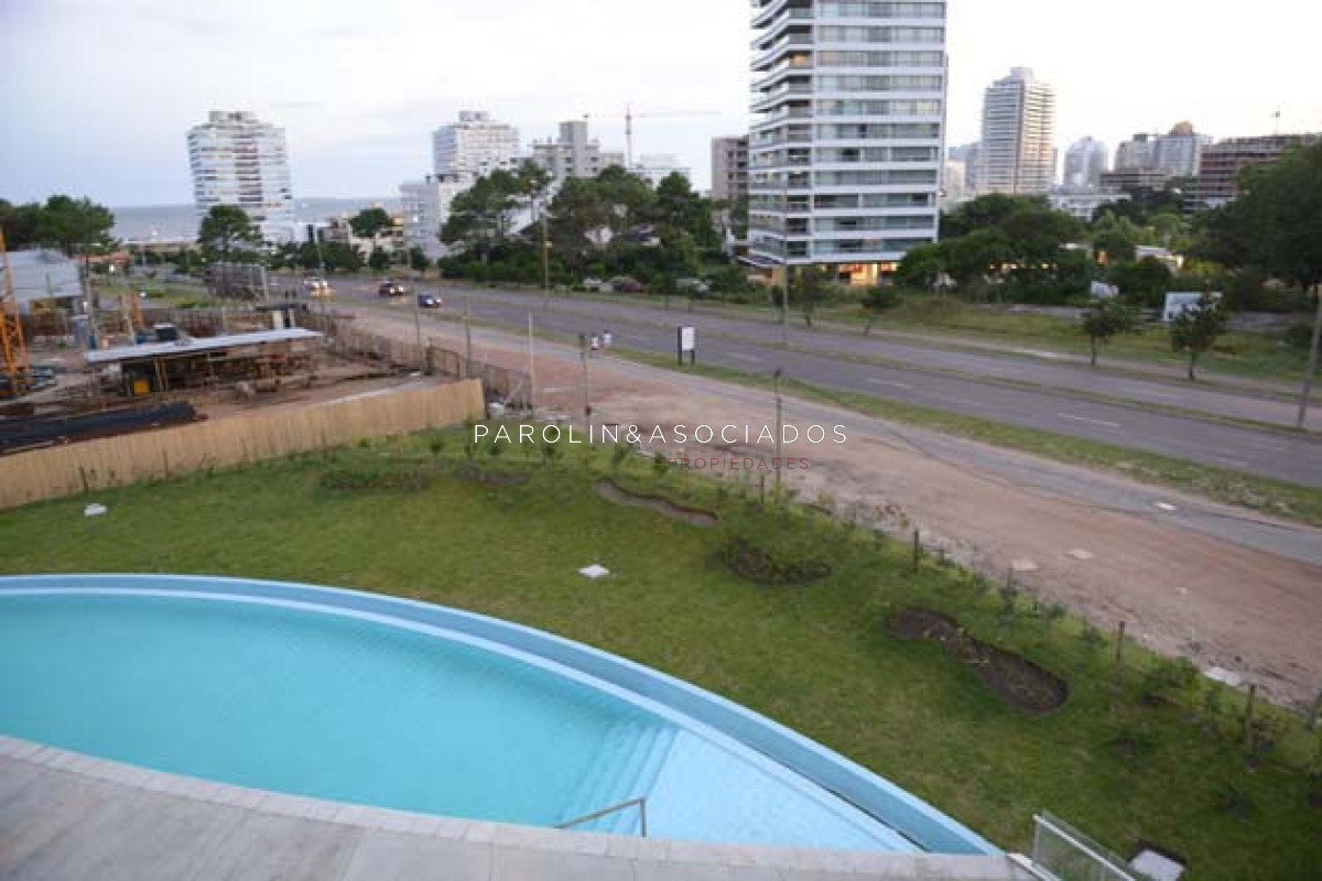 Departamento en Venta de 3 Dormitorios + dependencia en Torre One I, Punta del Este - JPA11715A