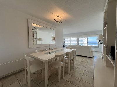 Apartamento en venta de 3 dormitorios en Lincoln Center, Punta del Este.