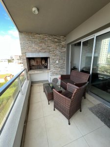 Apartamento en venta de 2 dormitorios en edificio Moon, Punta del Este.