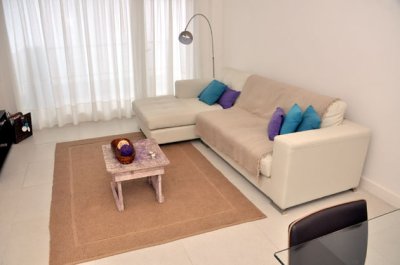 Apartamento en venta de 2 dormitorios en piso alto en Lux Tower, Península de Punta del Este.