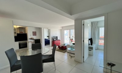 Apartamento en venta de 2 dormitorios en Lux Tower Península, Punta del Este.