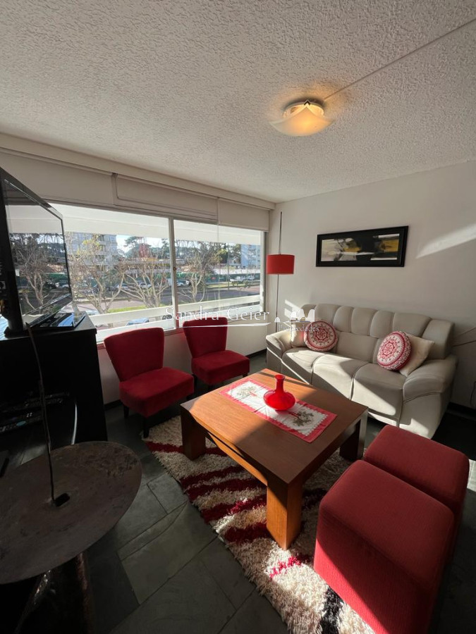 Apartamento ID.2164 - Unidad totalmente reciclada con muy buen metraje