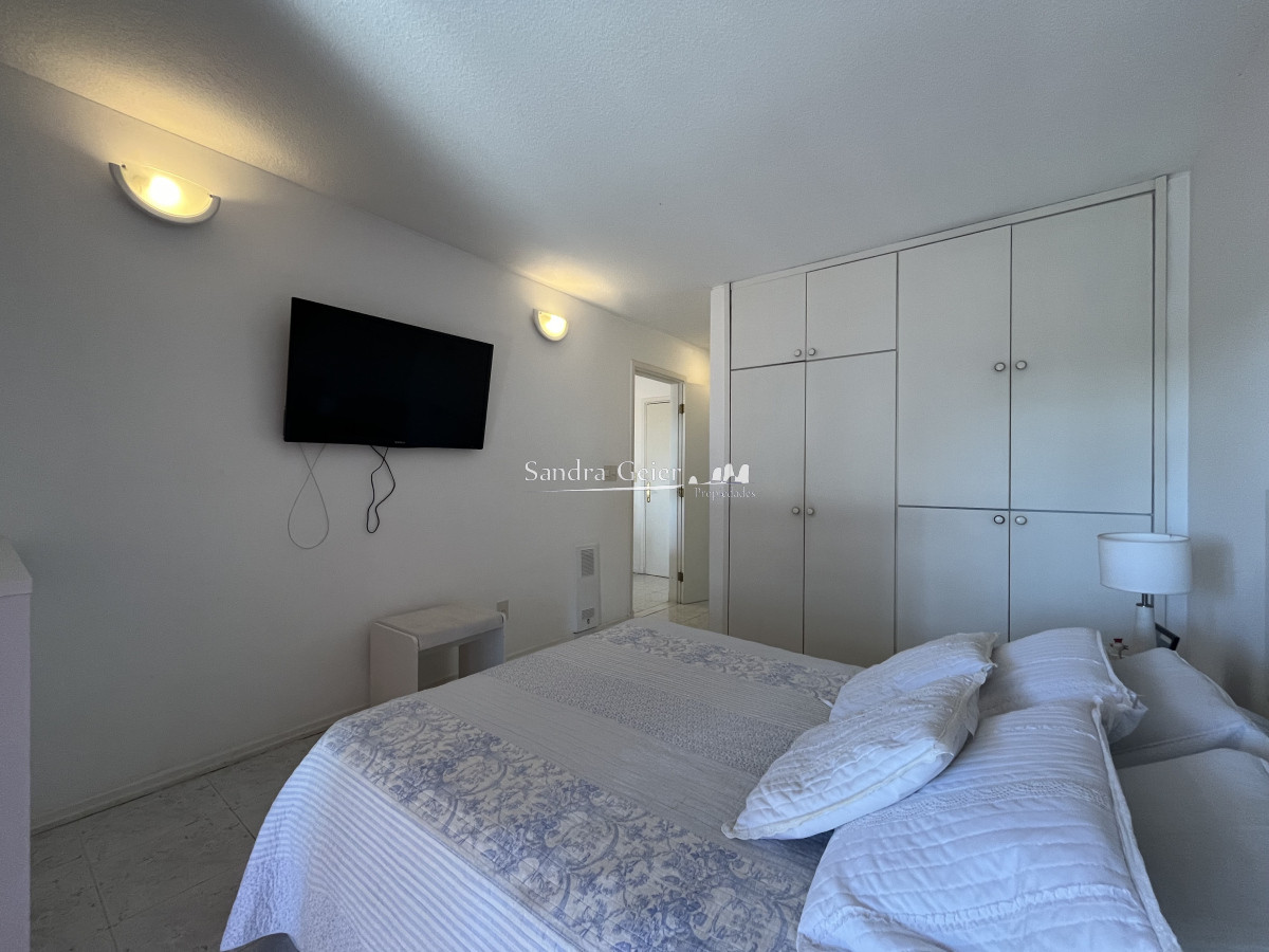 Apartamento ID.2844 - VENTA AV. CHIVERTA AIDY GRILL.        