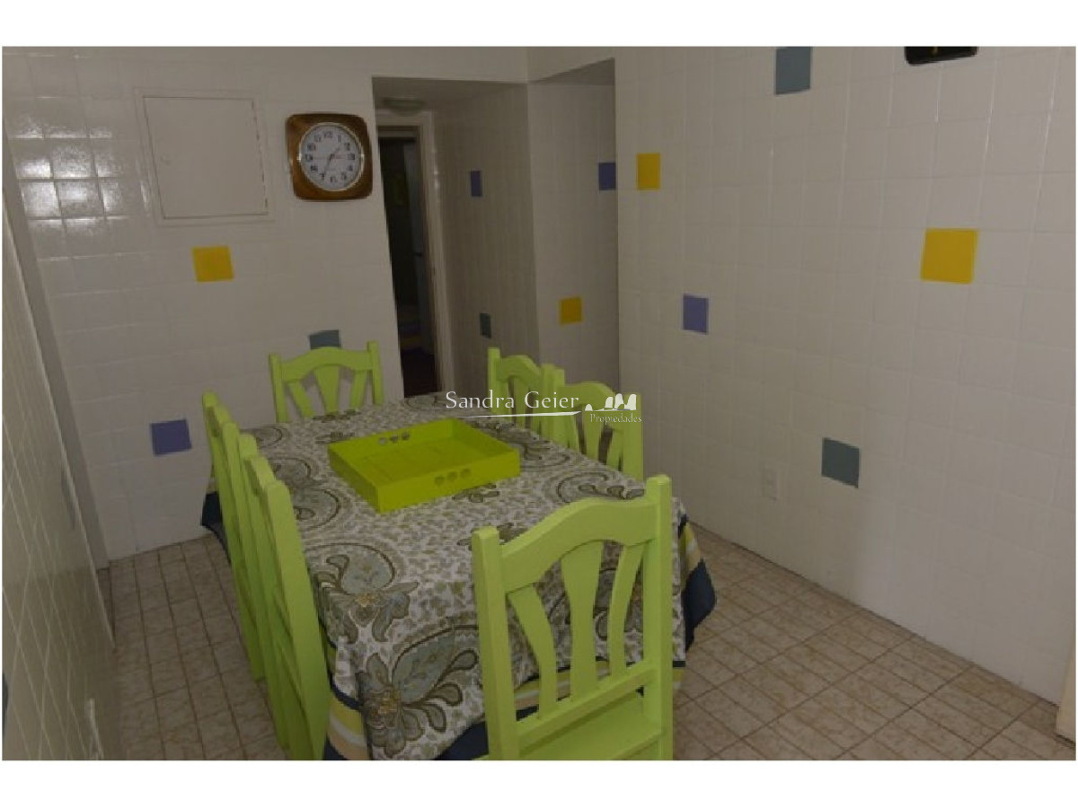Apartamento ID.2185 - PENINSULA PLANTA DE EXCELENTES DIMENSIONES FRENTE AL MAR 2 GARAGES