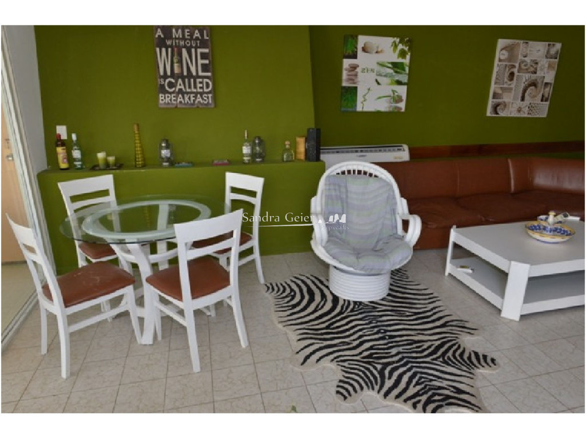 Apartamento ID.2185 - PENINSULA PLANTA DE EXCELENTES DIMENSIONES FRENTE AL MAR 2 GARAGES