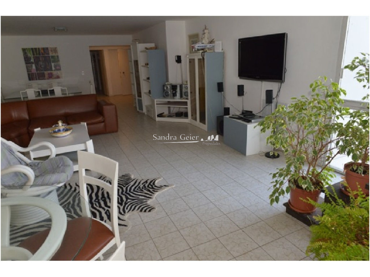 Apartamento ID.2185 - PENINSULA PLANTA DE EXCELENTES DIMENSIONES FRENTE AL MAR 2 GARAGES