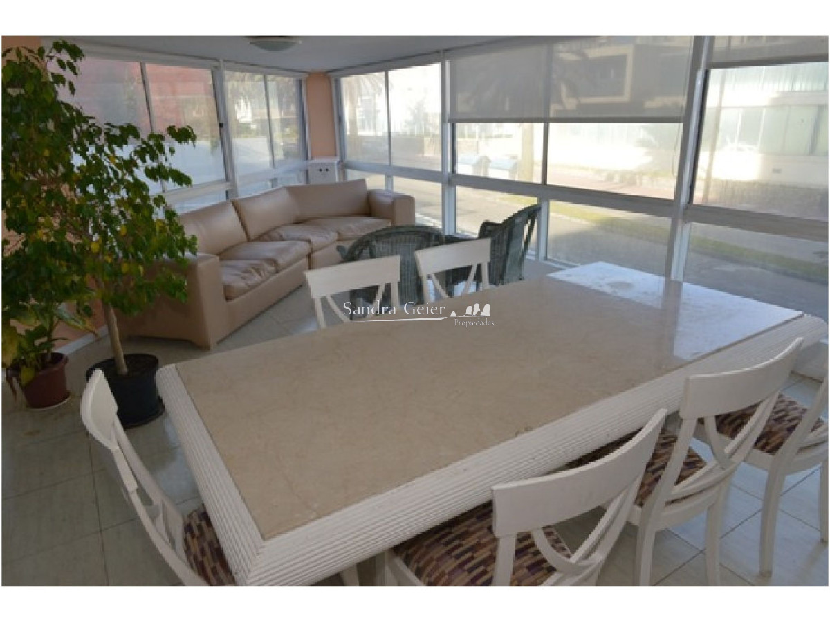 Apartamento ID.2185 - PENINSULA PLANTA DE EXCELENTES DIMENSIONES FRENTE AL MAR 2 GARAGES