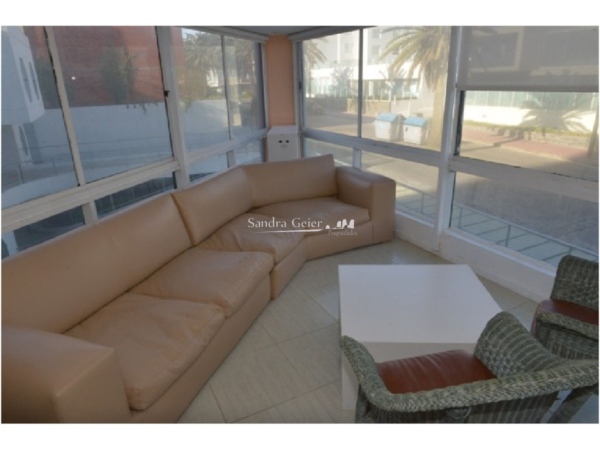 Apartamento ID.2185 - PENINSULA PLANTA DE EXCELENTES DIMENSIONES FRENTE AL MAR 2 GARAGES