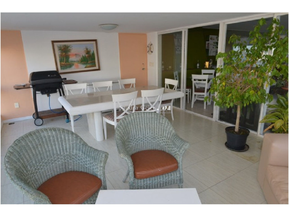 Apartamento ID.2185 - PENINSULA PLANTA DE EXCELENTES DIMENSIONES FRENTE AL MAR 2 GARAGES