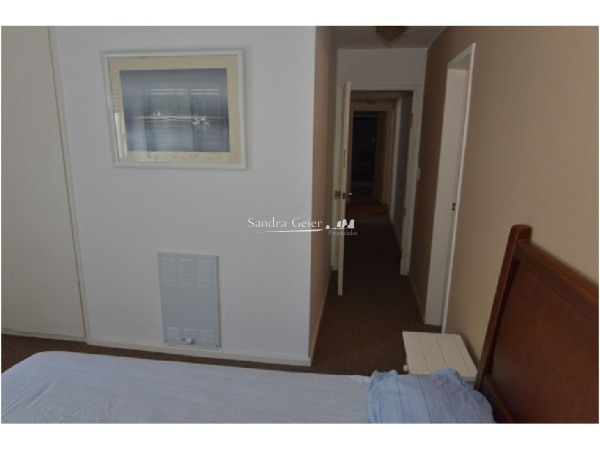 Apartamento ID.2185 - PENINSULA PLANTA DE EXCELENTES DIMENSIONES FRENTE AL MAR 2 GARAGES