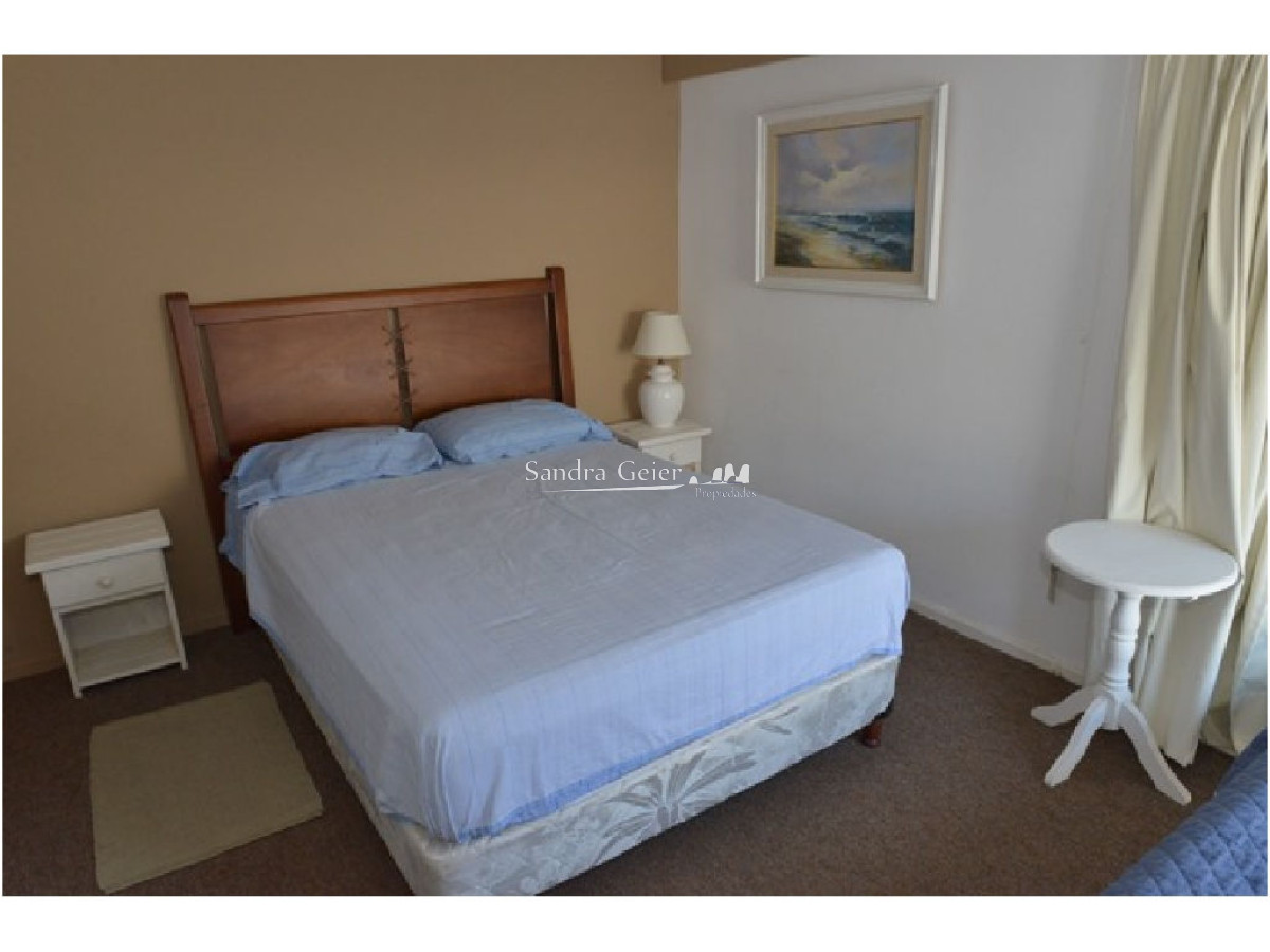 Apartamento ID.2185 - PENINSULA PLANTA DE EXCELENTES DIMENSIONES FRENTE AL MAR 2 GARAGES