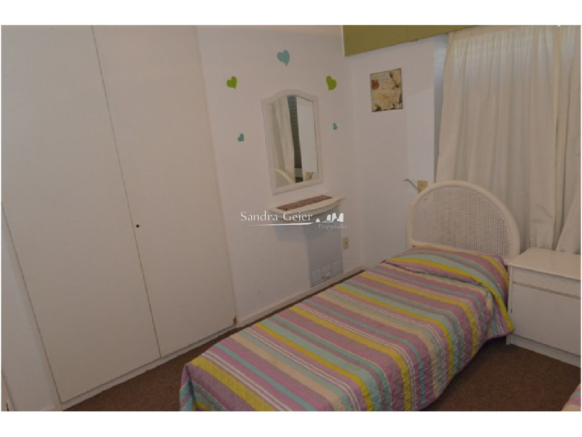 Apartamento ID.2185 - PENINSULA PLANTA DE EXCELENTES DIMENSIONES FRENTE AL MAR 2 GARAGES