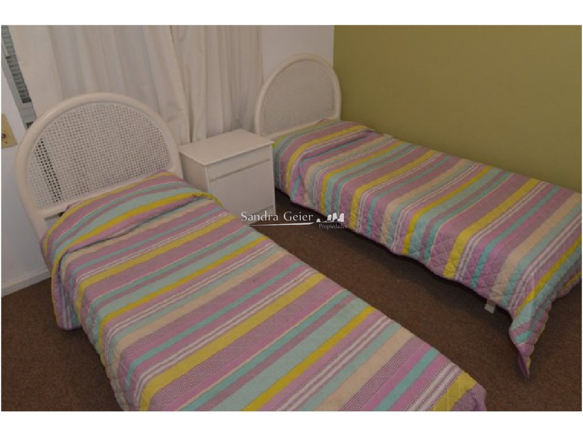 Apartamento ID.2185 - PENINSULA PLANTA DE EXCELENTES DIMENSIONES FRENTE AL MAR 2 GARAGES