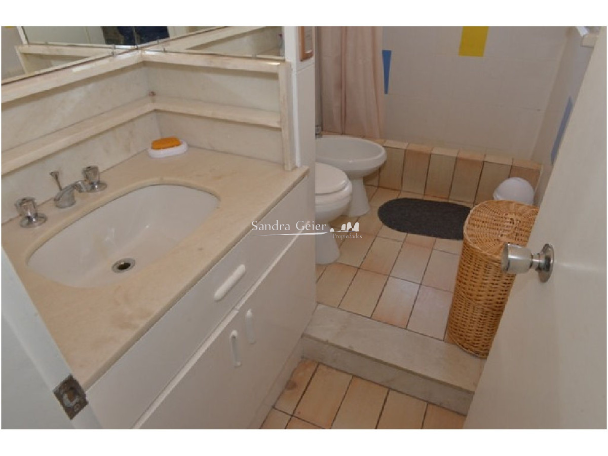 Apartamento ID.2185 - PENINSULA PLANTA DE EXCELENTES DIMENSIONES FRENTE AL MAR 2 GARAGES