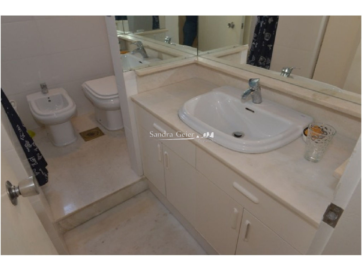 Apartamento ID.2185 - PENINSULA PLANTA DE EXCELENTES DIMENSIONES FRENTE AL MAR 2 GARAGES