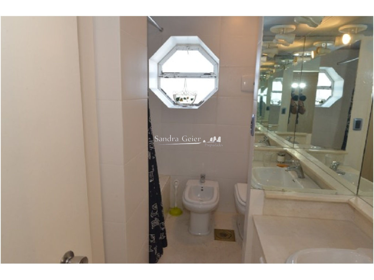 Apartamento ID.2185 - PENINSULA PLANTA DE EXCELENTES DIMENSIONES FRENTE AL MAR 2 GARAGES