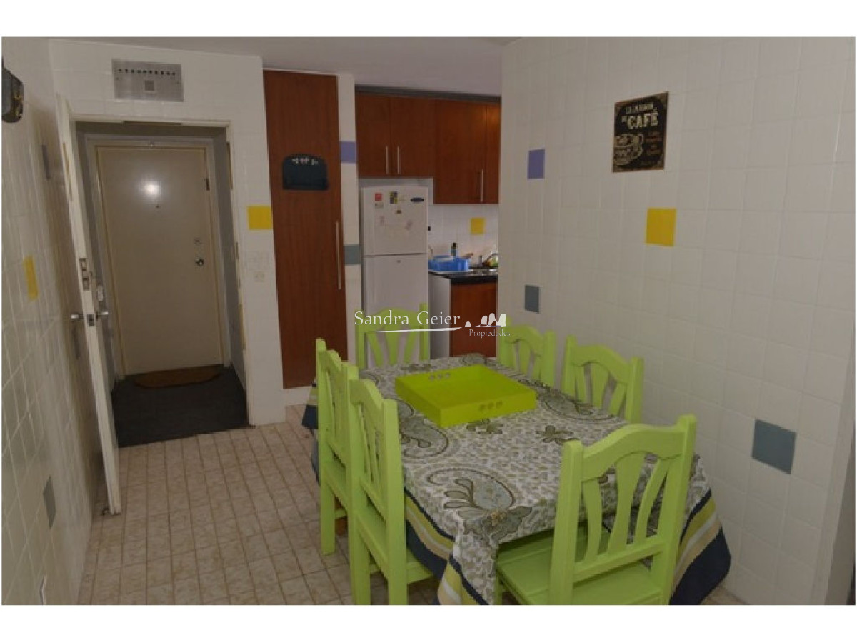 Apartamento ID.2185 - PENINSULA PLANTA DE EXCELENTES DIMENSIONES FRENTE AL MAR 2 GARAGES